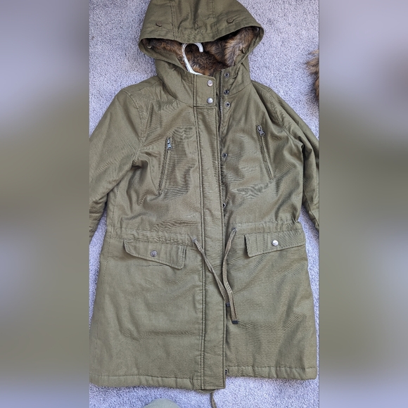 Blanc Parka - Picture 3 of 9